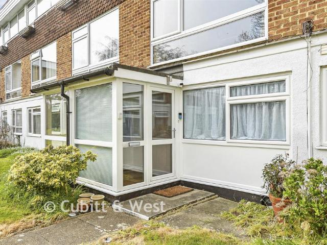 2 bedroom ground maisonette for sale