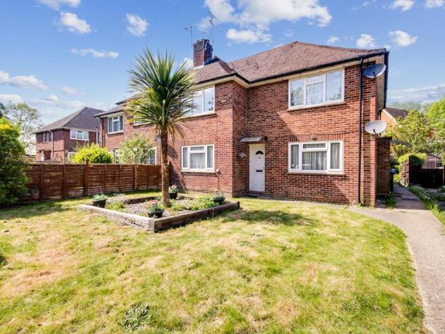 2 bedroom ground maisonette for sale