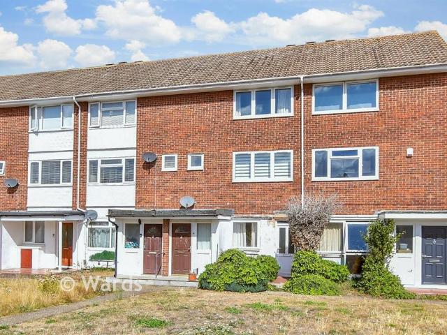 2 bedroom ground maisonette for sale