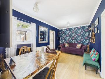 2 bedroom ground maisonette for sale