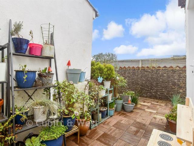 2 bedroom ground maisonette for sale