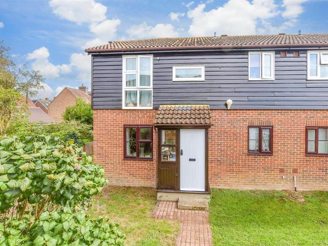 2 bedroom ground maisonette for sale