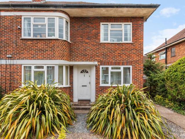 2 bedroom ground maisonette for sale