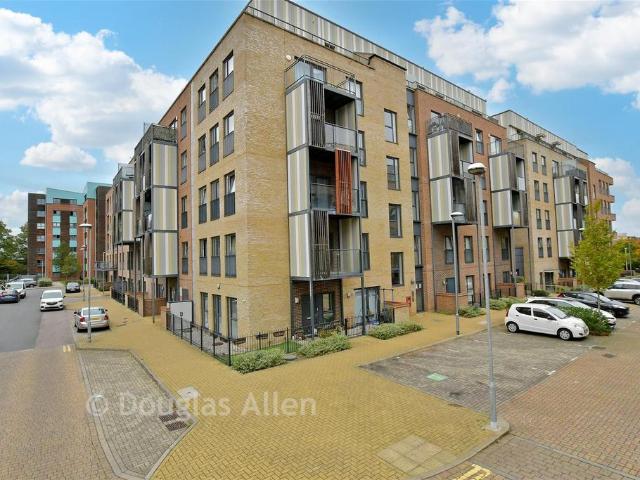 2 bedroom ground maisonette for sale