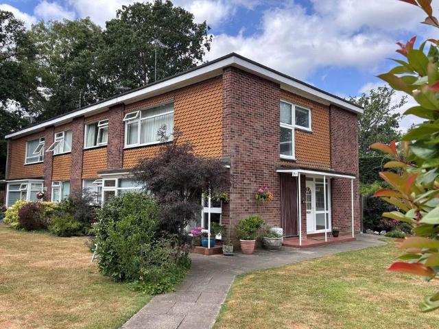 2 bedroom ground maisonette for sale