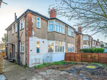 2 bedroom ground maisonette for sale