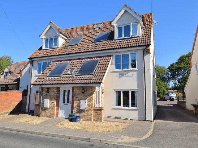 2 bedroom ground maisonette for sale