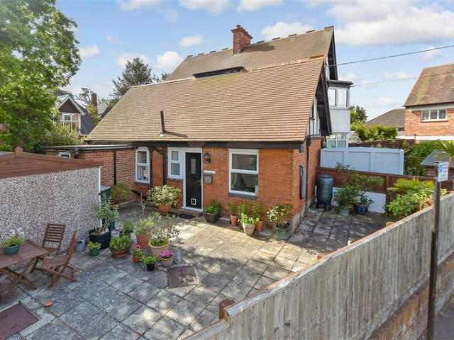 2 Bedroom Ground Maisonette Flat
