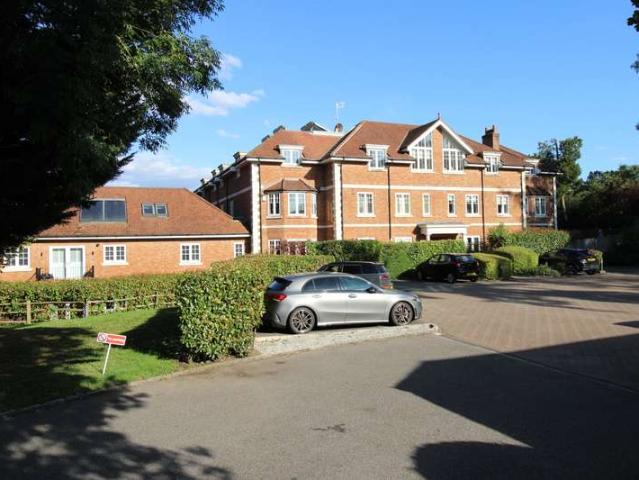 2 Bedroom Ground Maisonette Flat