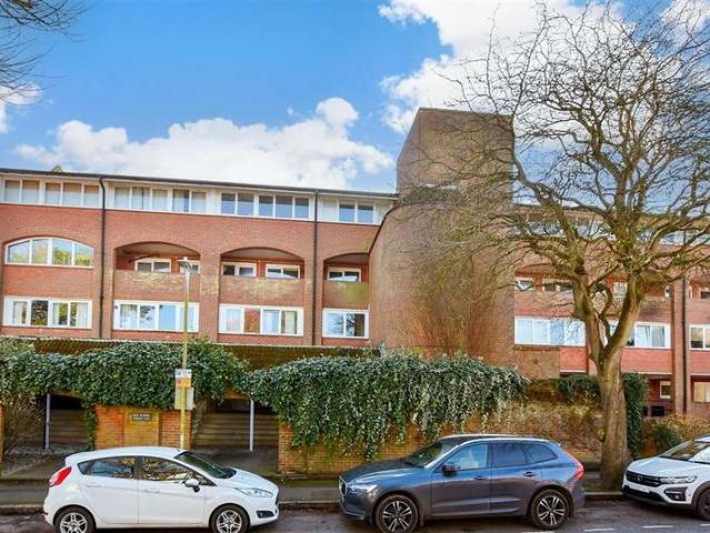 2 Bedroom Ground Maisonette Flat