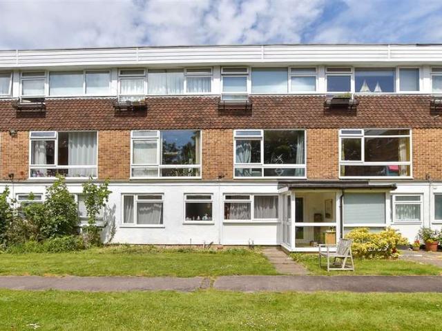 2 Bedroom Ground Maisonette Flat