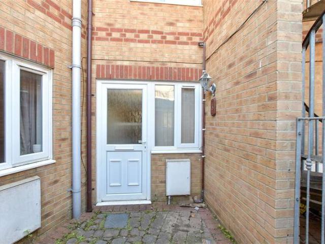 2 Bedroom Ground Maisonette Flat