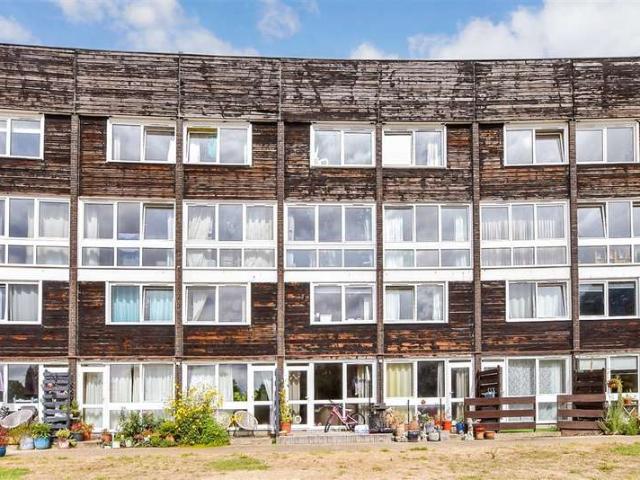 2 Bedroom Ground Maisonette Flat