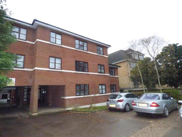 2 bedroom ground maisonette to rent