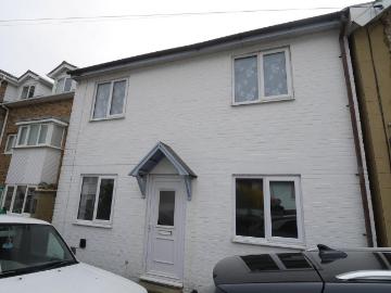 2 bedroom ground maisonette to rent