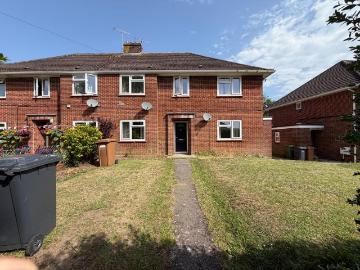2 bedroom ground maisonette to rent