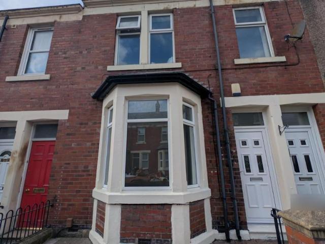 2 bedroom ground maisonette to rent