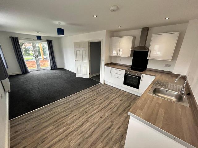 2 bedroom ground maisonette to rent