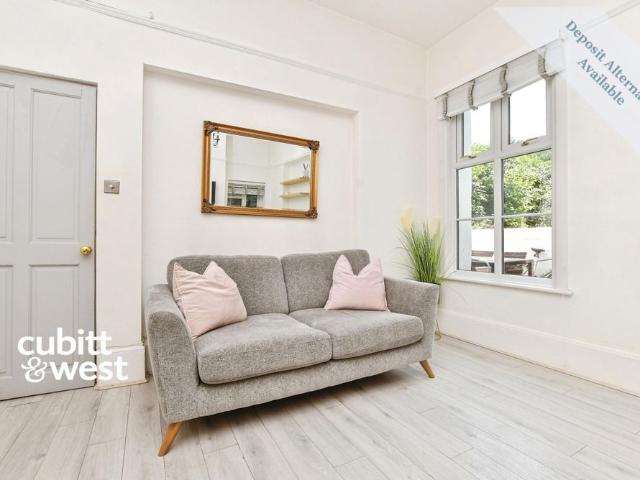 2 bedroom ground maisonette to rent