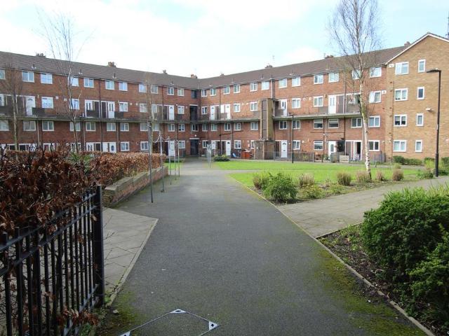 2 bedroom ground maisonette to rent
