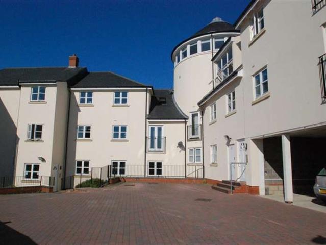 2 Bedroom Ground Flat