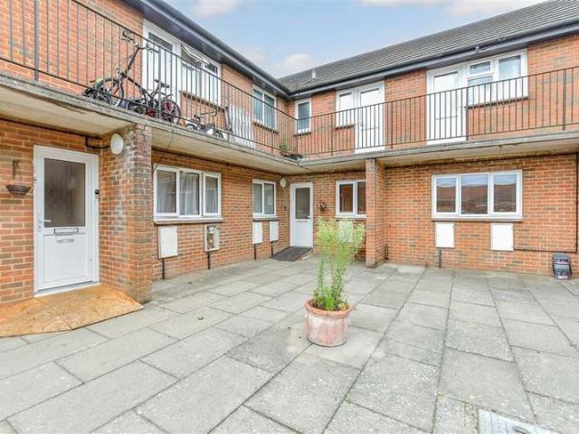 2 Bedroom Ground Flat