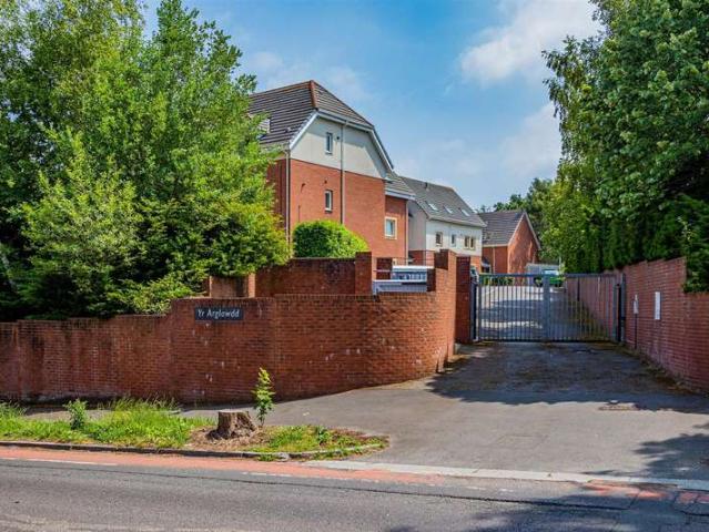 2 Bedroom Ground Flat