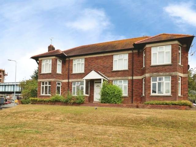 2 Bedroom Ground Flat
