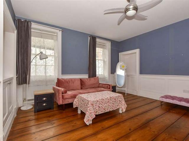 2 Bedroom Ground Flat