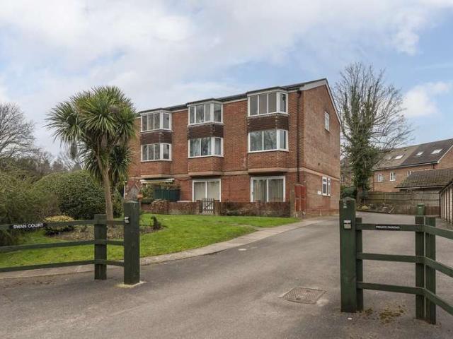 2 Bedroom Ground Flat