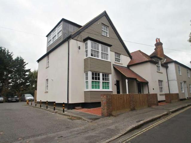 2 Bedroom Ground Flat