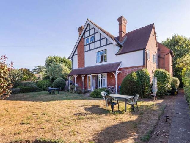 2 Bedroom Ground Flat