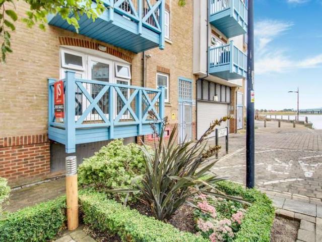 2 Bedroom Ground Flat