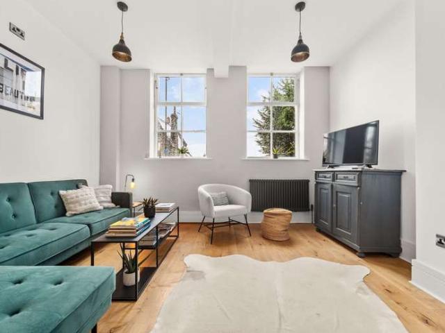 2 Bedroom Ground Flat