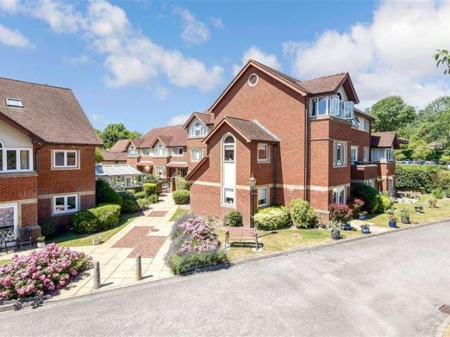 2 Bedroom Ground Flat