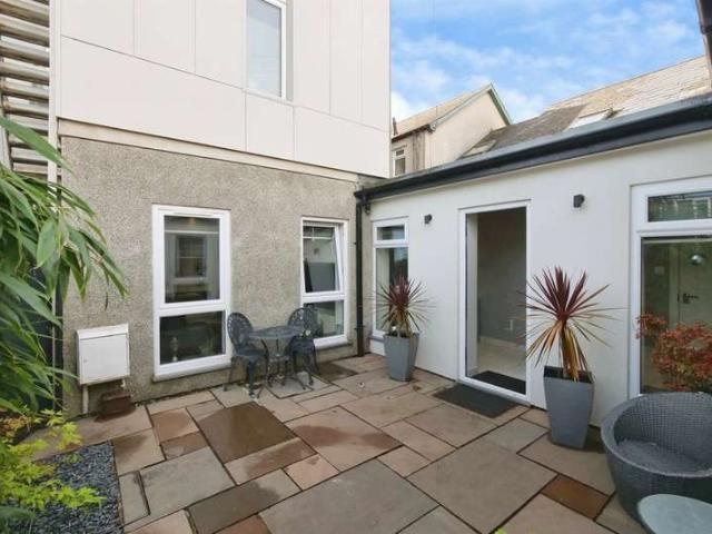 2 Bedroom Ground Flat