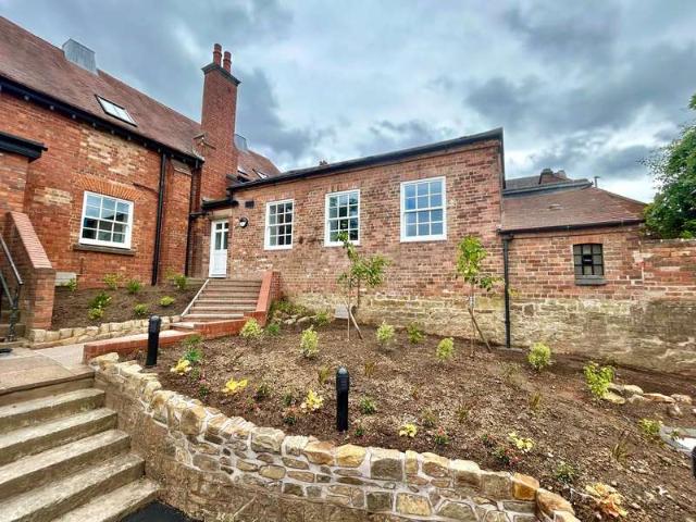 2 Bedroom Ground Flat