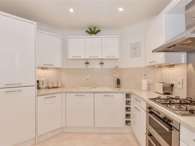 2 Bedroom Ground Flat