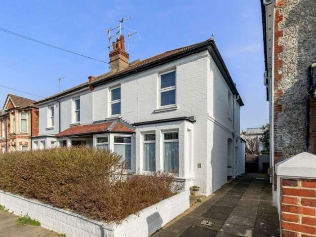 2 Bedroom Ground Flat
