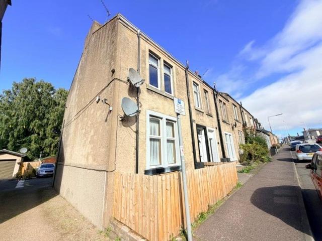 2 bedroom ground flat for sale