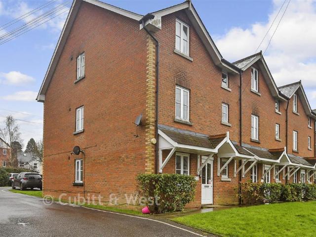 2 bedroom ground flat for sale
