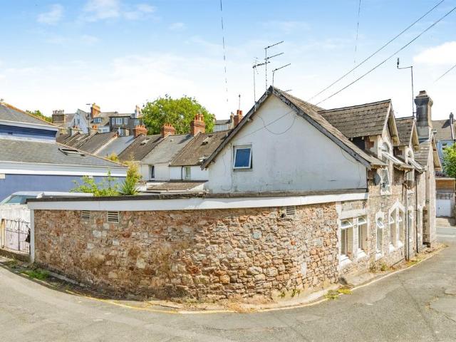 2 bedroom ground flat for sale