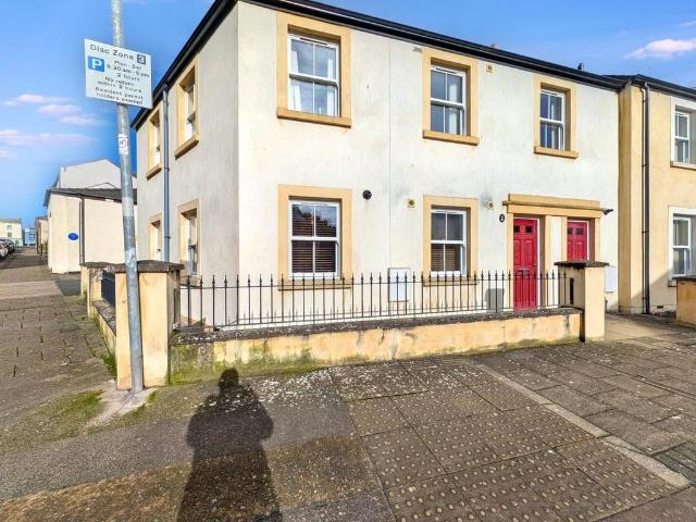 2 bedroom ground flat for sale