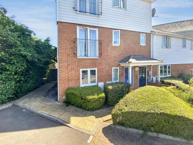 2 bedroom ground flat for sale