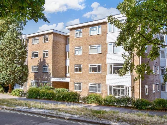2 bedroom ground flat for sale