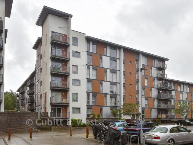 2 bedroom ground flat for sale