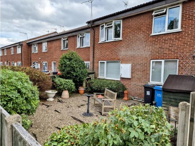 2 bedroom ground flat for sale