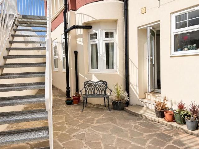 2 bedroom ground flat for sale