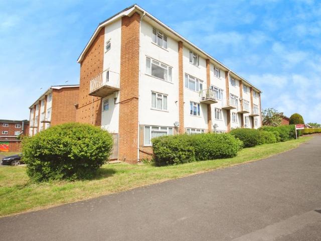 2 bedroom ground flat for sale