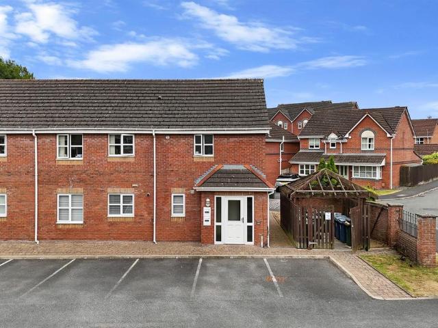 2 bedroom ground flat for sale